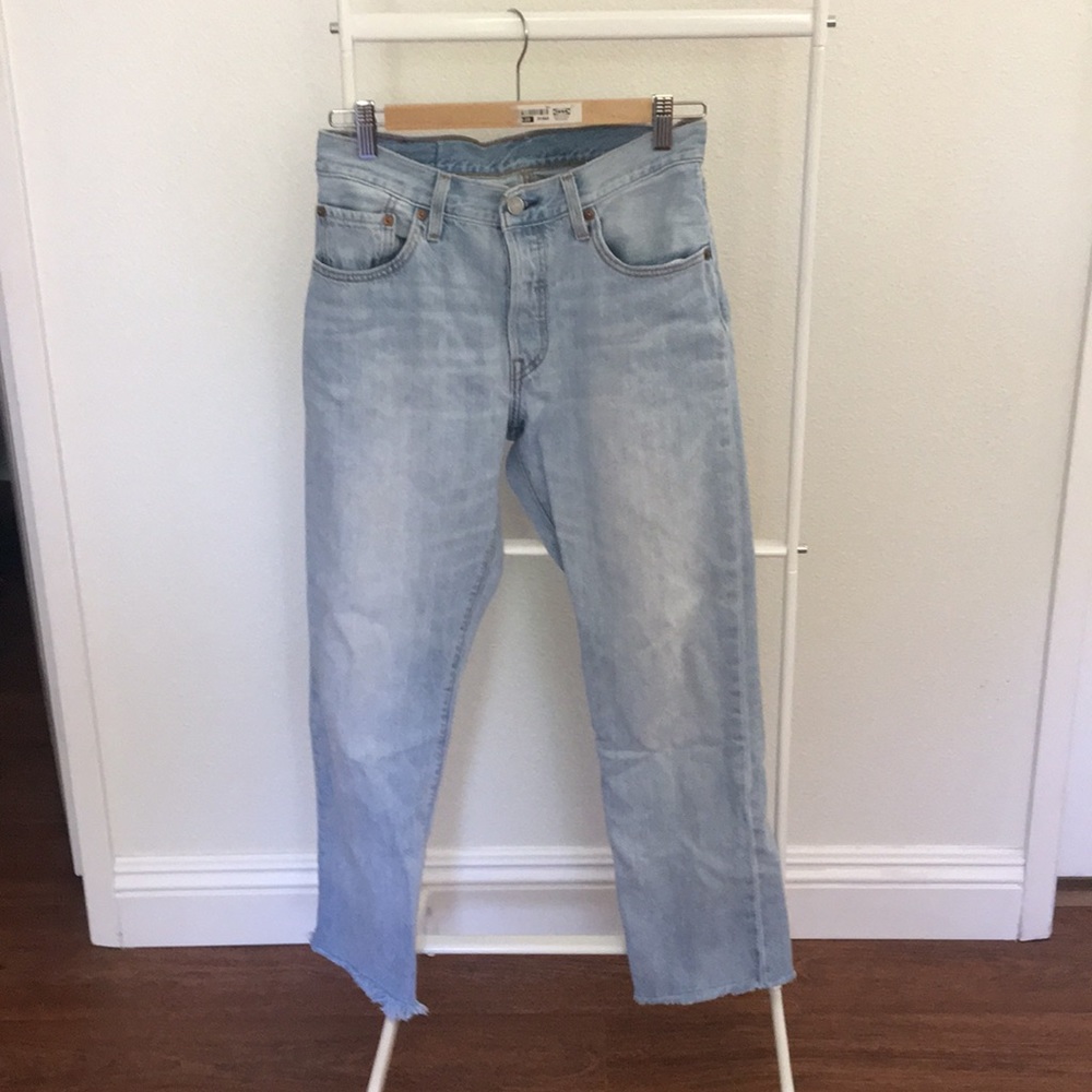 Levi’s 501 original fit button fly raw hem